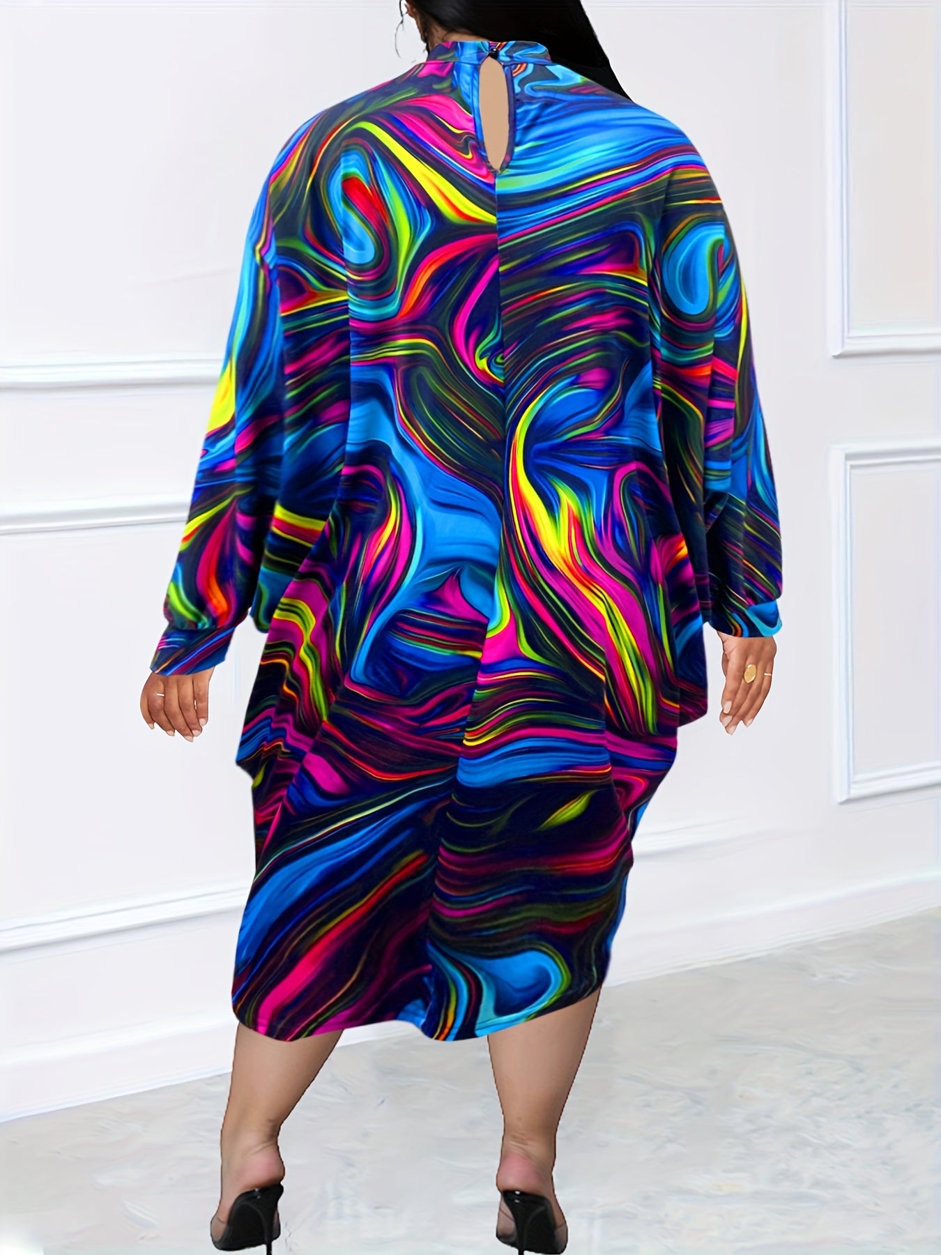  Abstract Stripe Print Round Neck Loose Fit Dress