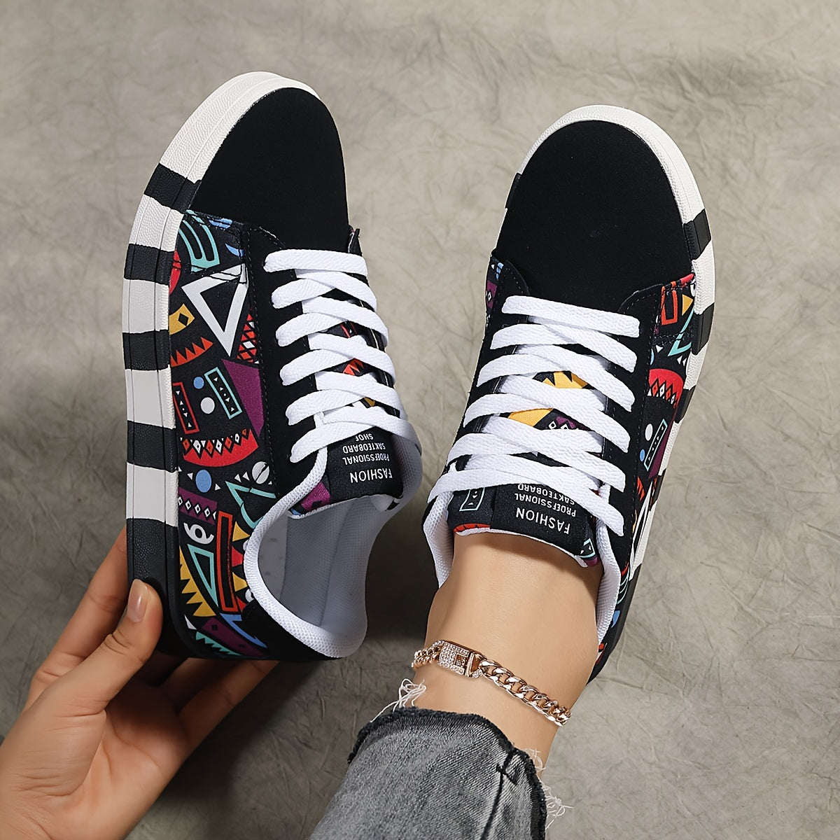 Graphic Pattern Lightweight Breathable Skate Shoes