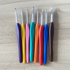 8pcs Colorful Plastic Handle Knitting Needles 2 5 6 0MM Crochet Hooks Set