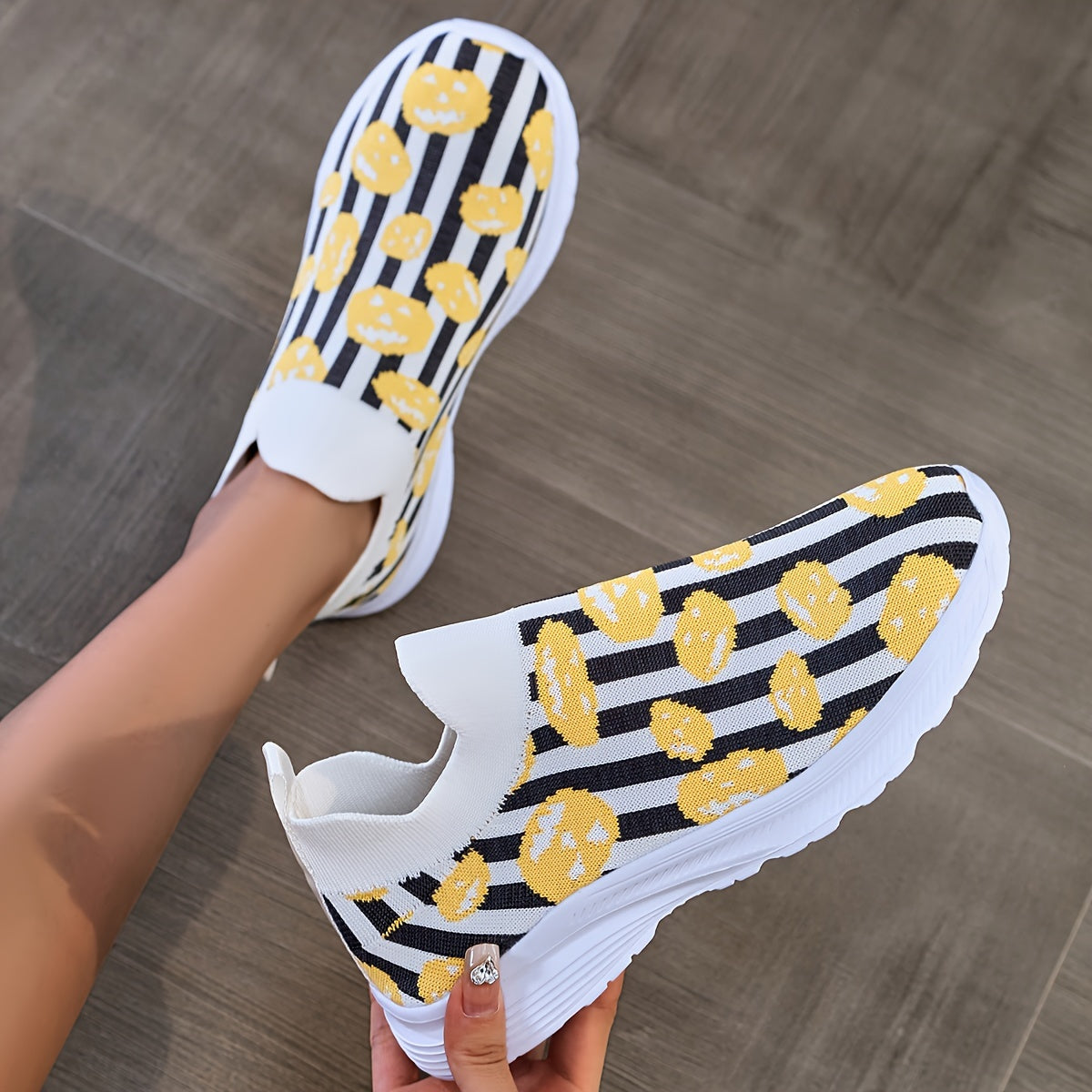 Women's Pumpkin & Striped Mesh Tennis Shoes Lightweight Non slip Travel Shoes