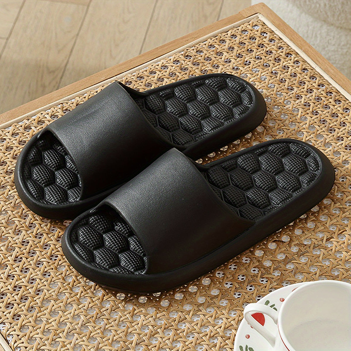 Men's Slides Slippers Soft Lightweight Comfy Non Slip Shoes for Indoor Outdoor