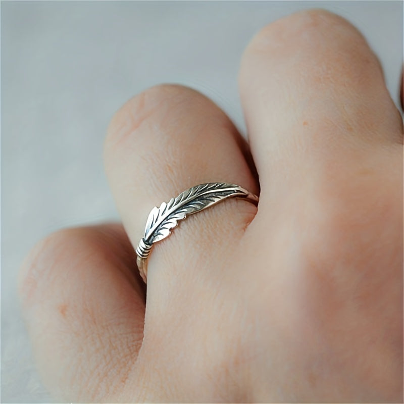 Retro Men's Feather Pattern Ring