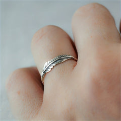Retro Men's Feather Pattern Ring