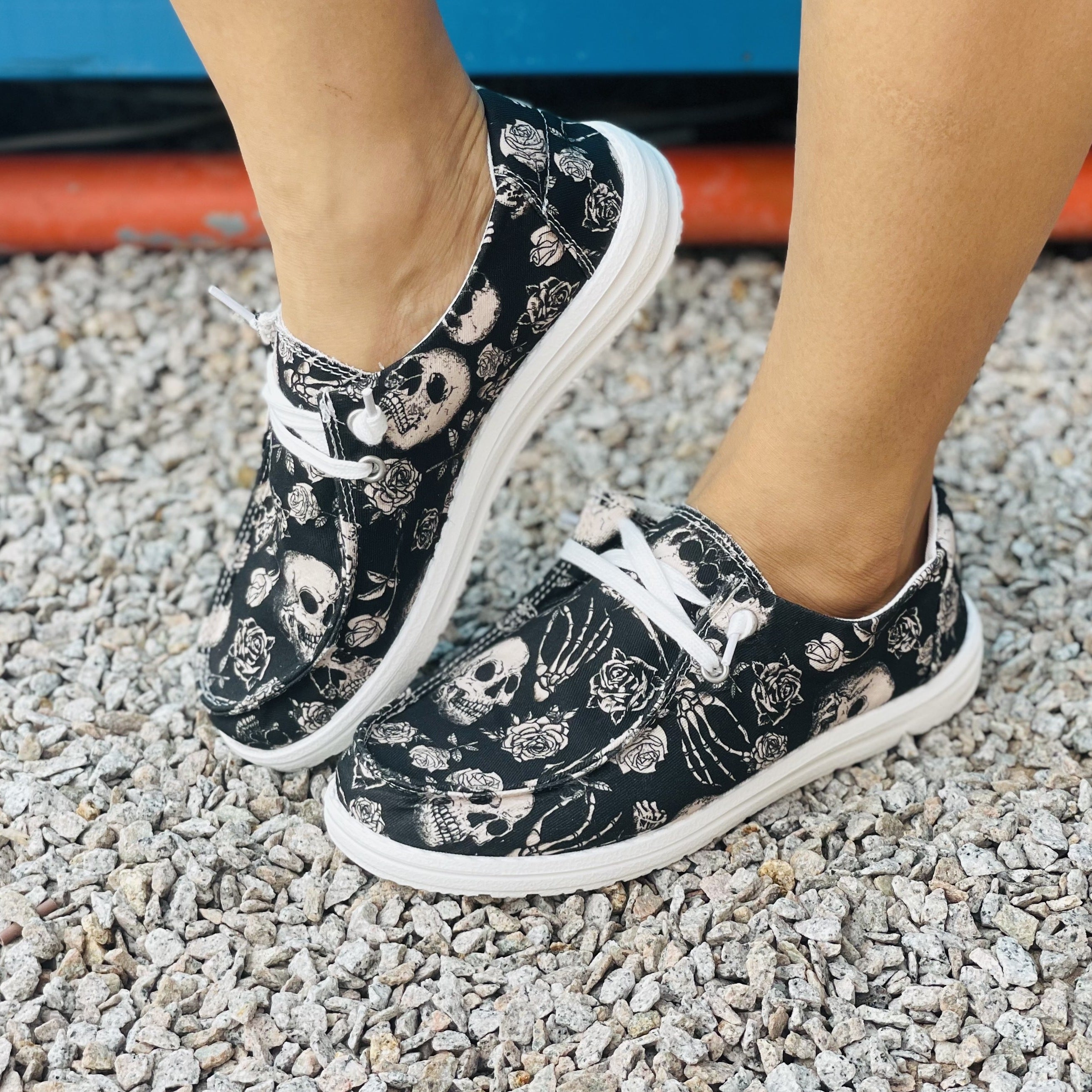Women's Skull Pattern Canvas Shoes Lightweight Slip On Halloween Shoes