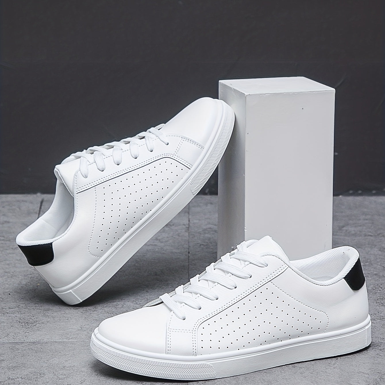 Men's Breathable Skate Shoes Non Slip Sneakers