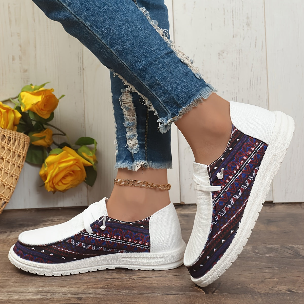 Women's Skate Shoes with Square Pattern, Lace-Up Canvas Sneakers