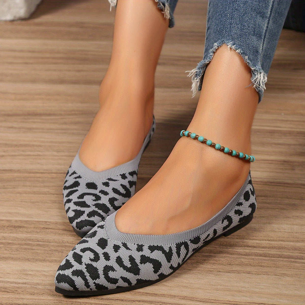 Leopard Print Flat Shoes Breathable Point Toe Lightweight Walking Shoes