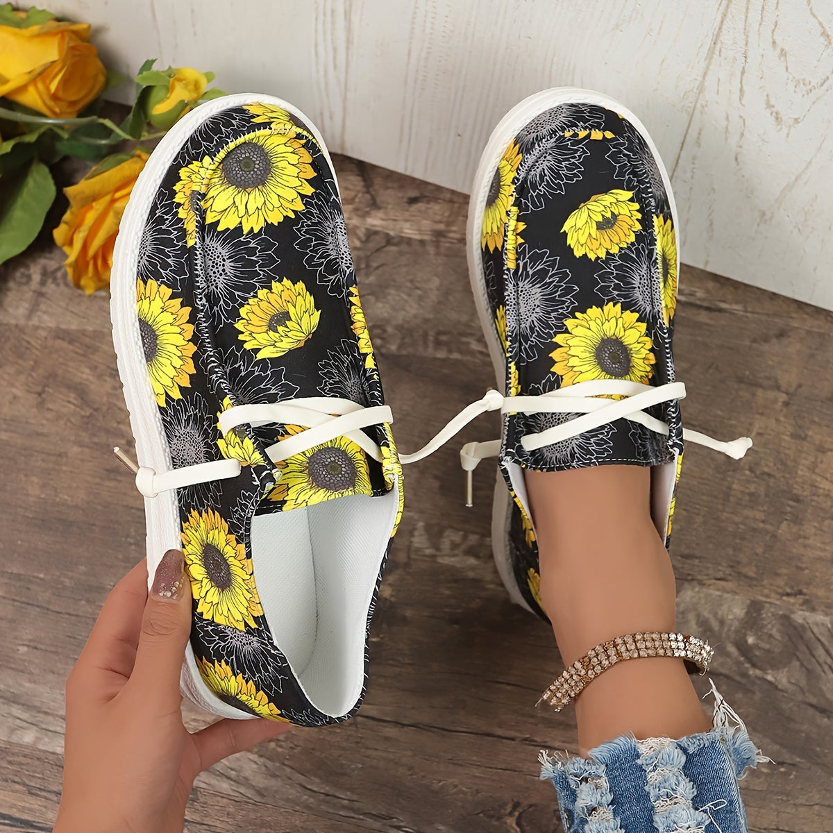 Women's Sunflower Pattern Round Toe Canvas Slip-On Walking Shoes
