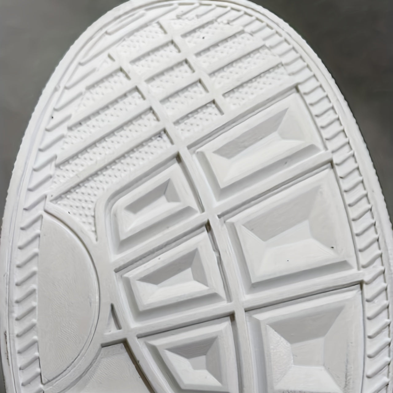 Men's Breathable Skate Shoes Non Slip Sneakers