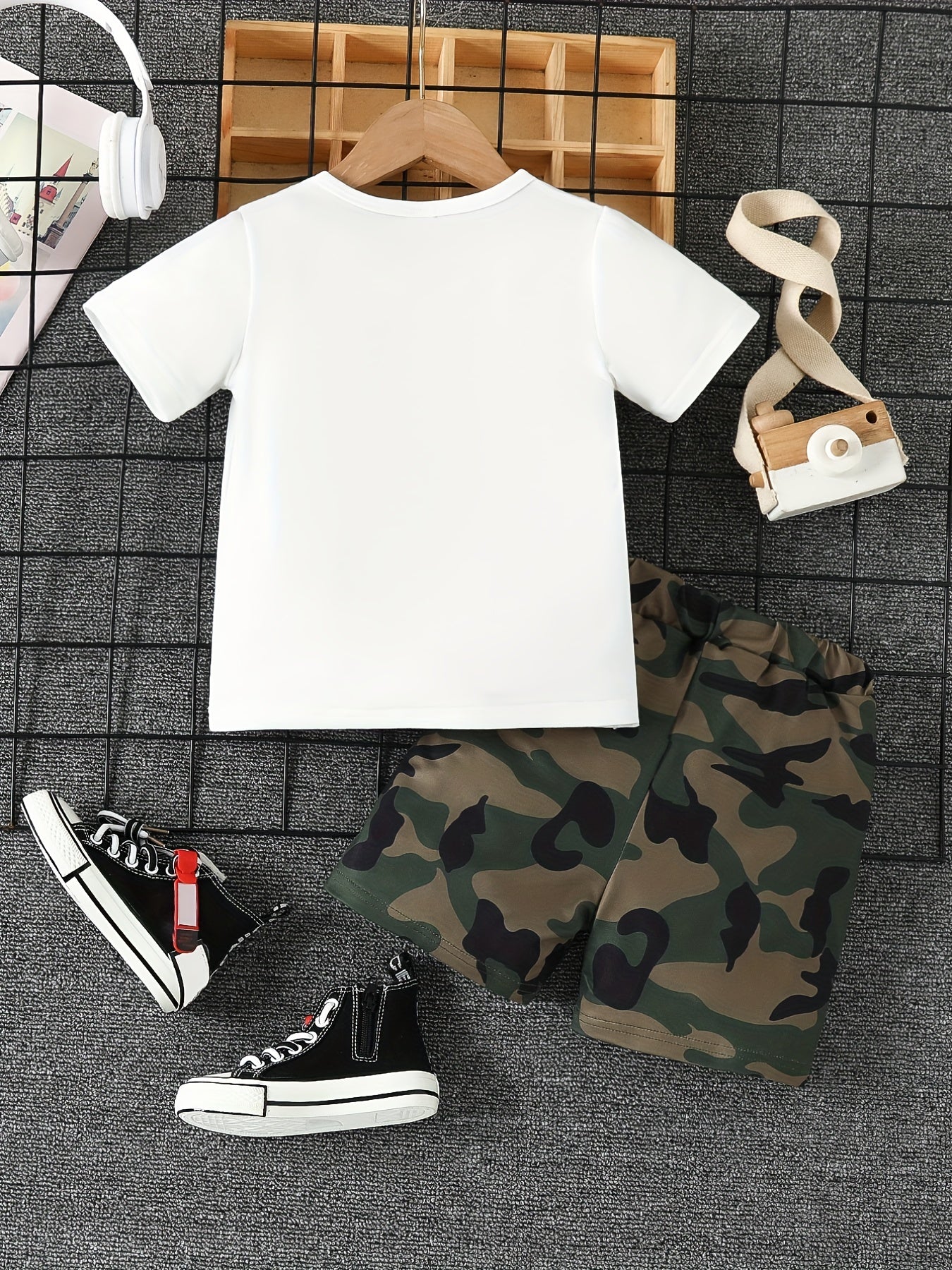 Boys Cartoon Tractor & Letter Print T-shirt & Shorts Set
