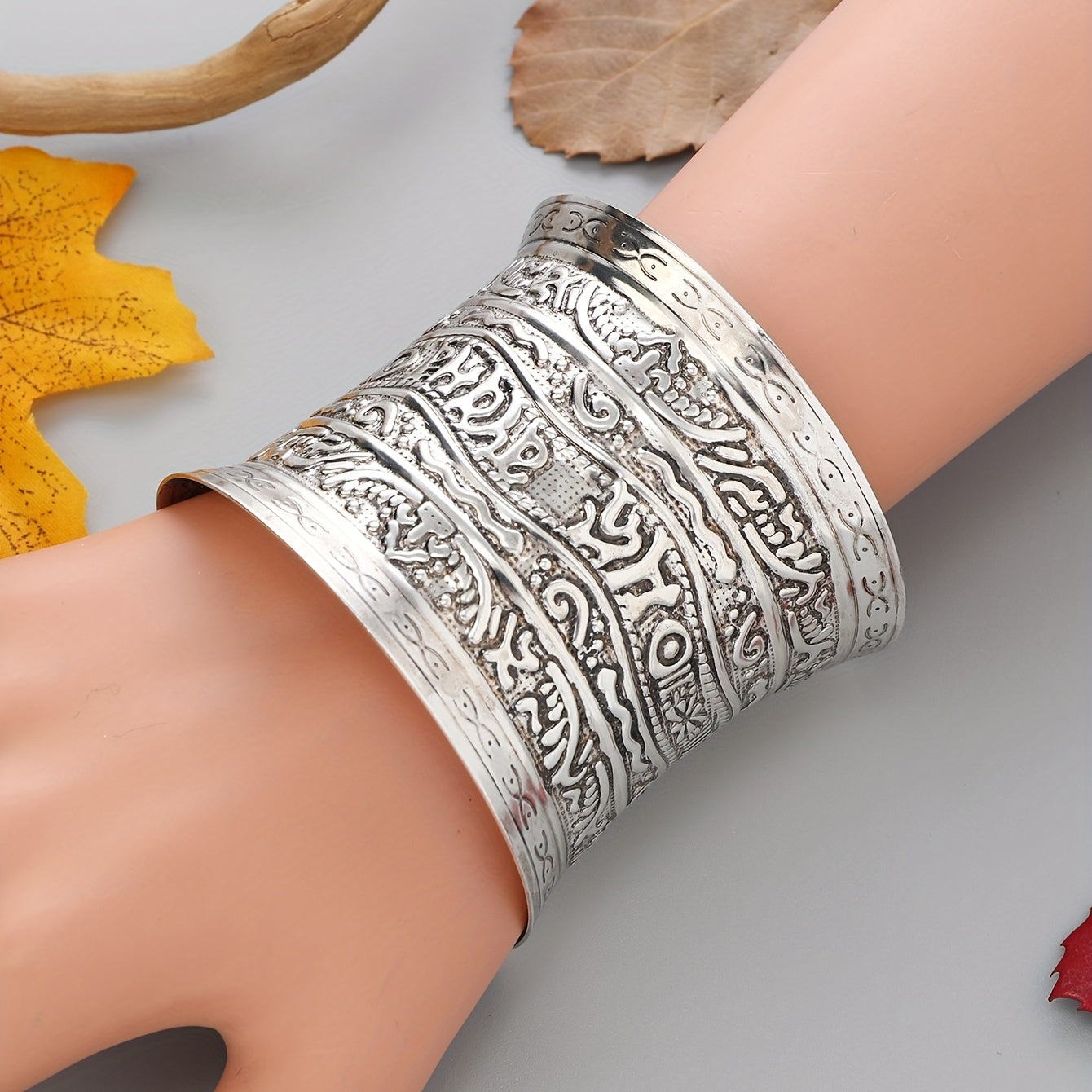 Vintage Elephant Pattern Cuff Bangle Silver Plated Jewelry