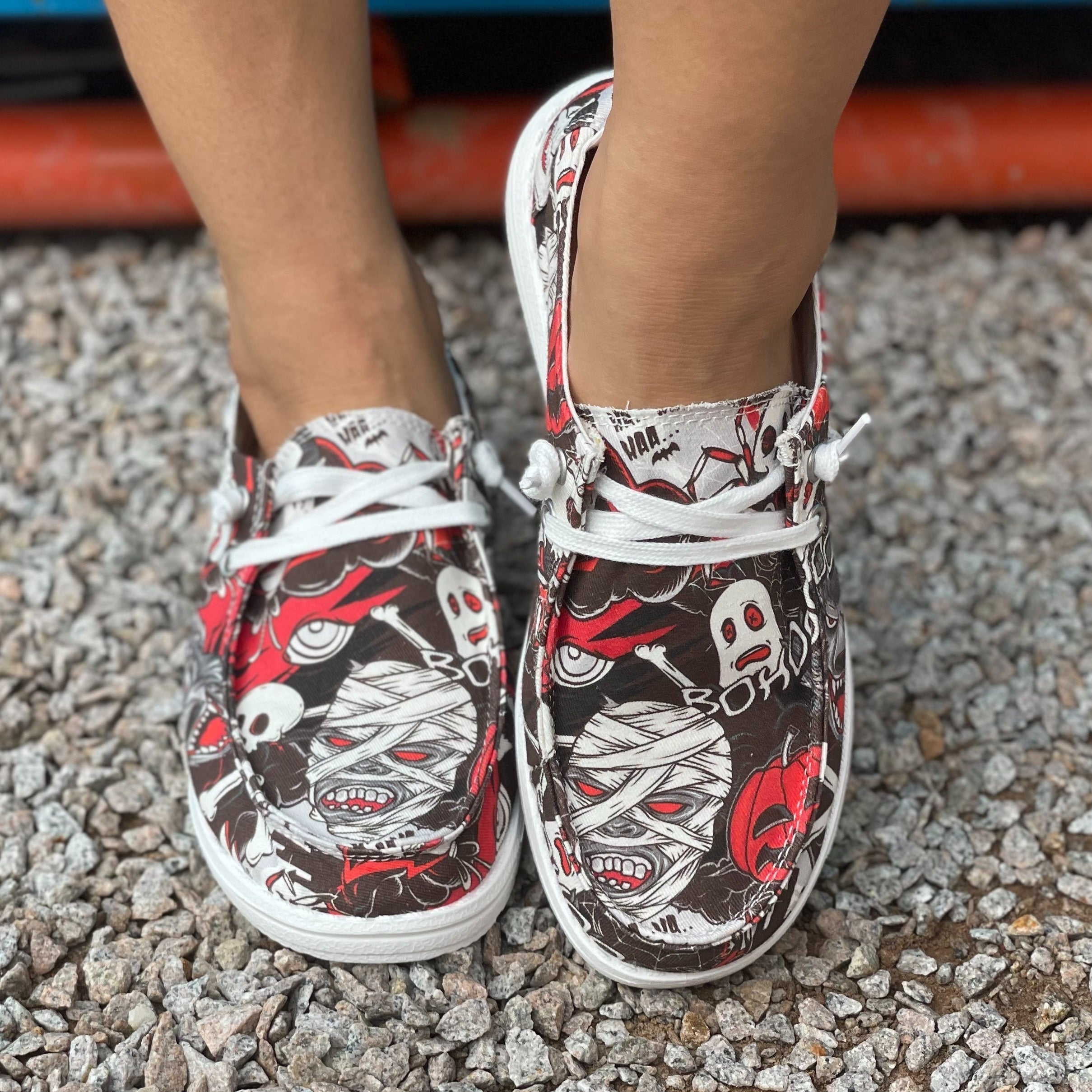 Scary Ghost Face Mummy Print Low Top Sneakers
