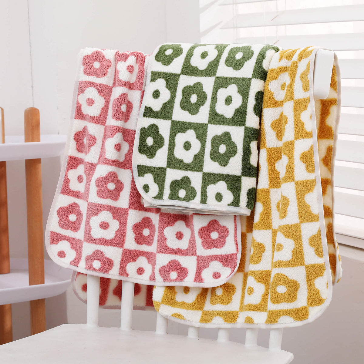 3pcs Plum Blossom & Coral Fleece Household Towels, 13 7x29 5in