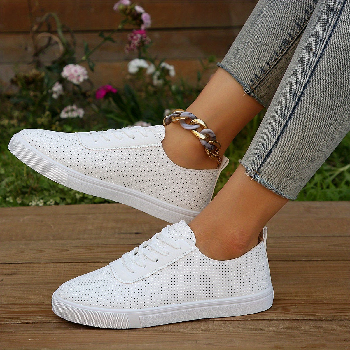Women's Breathable Mesh Sneakers Low Top Lightweight Shoes