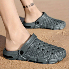 Men's Lightweight Slip On Clogs Non-slip Beach Clogs