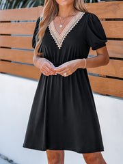 Women's Plus Solid Puff Sleeve Applique V Neck Knee Length Dress