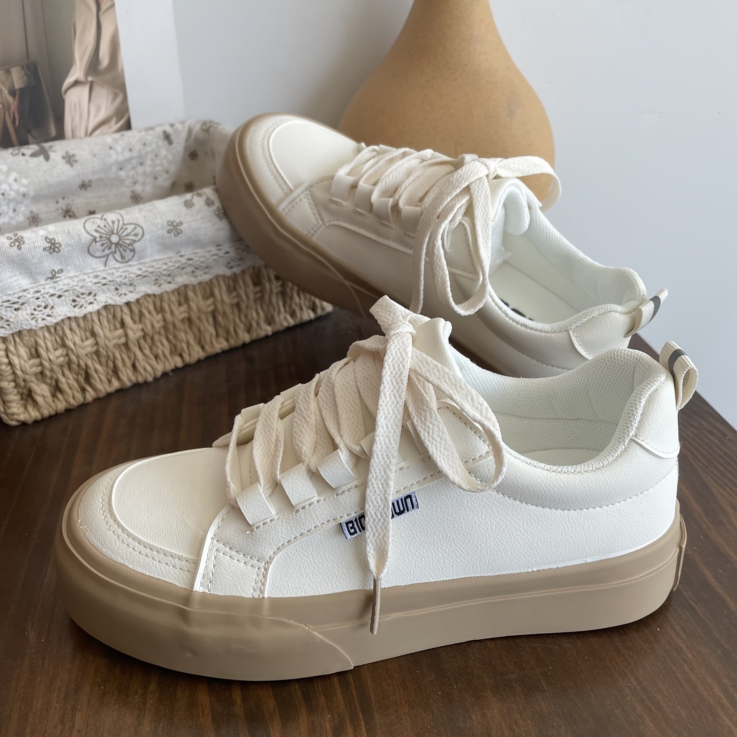 Women's Lace Up Skate Shoes Low Top Sneaker