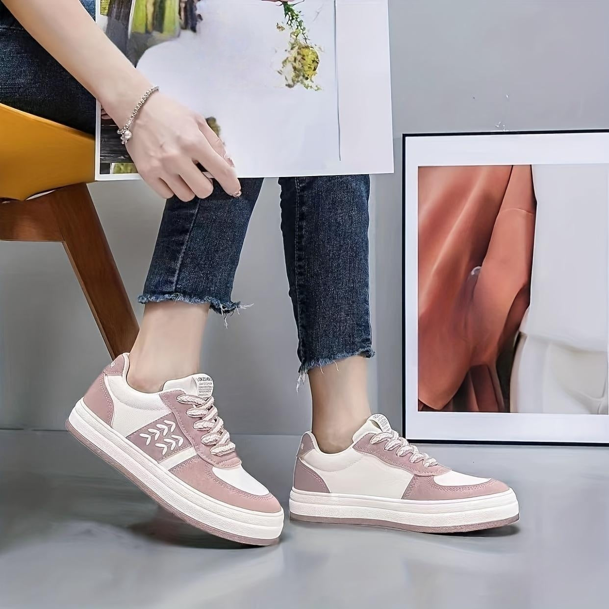 Women's Leaf Pattern Canvas Shoes Lace Up Low Top Casual Walking Shoes