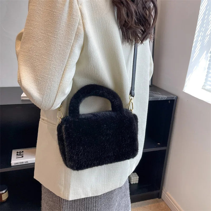 Plush Messenger Bag for Women, Autumn/Winter All-match Portable Bag
