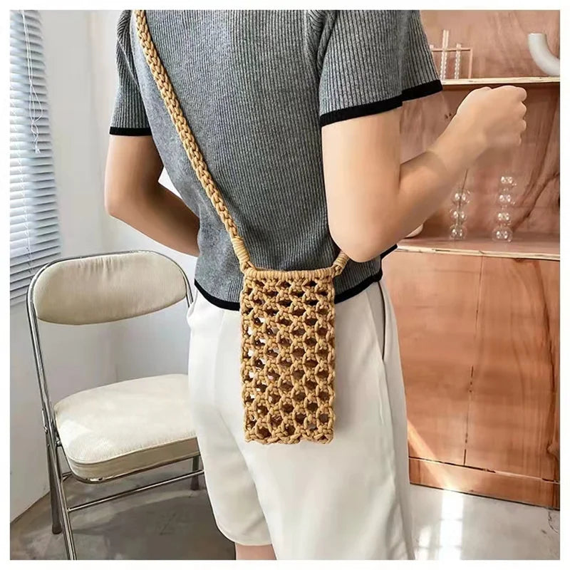 Straw Tassel Crossbody Bag for Summer Beach with Mobile Phone Compartment