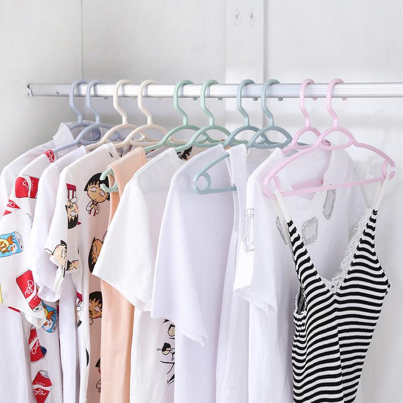 5pcs Wide Shoulder Plastic Hanger Drying Rack for Adult Clothes