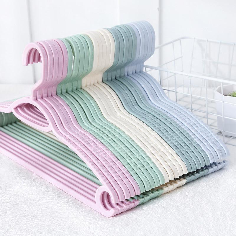 5pcs Wide Shoulder Plastic Hanger Drying Rack for Adult Clothes