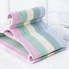 5pcs Wide Shoulder Plastic Hanger Drying Rack for Adult Clothes