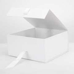 Gift Box - Magnetic Lid & Ribbon - 32x20x10 cm - Christmas Birthdays Weddings