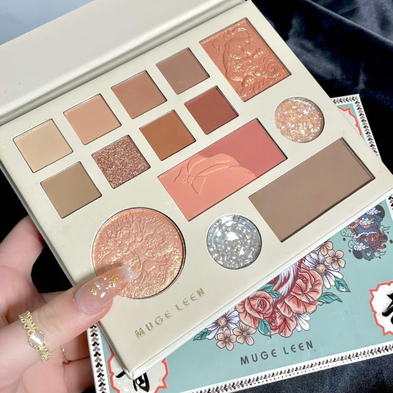 3-In-1 Eyeshadow Blush Highlighter Palette