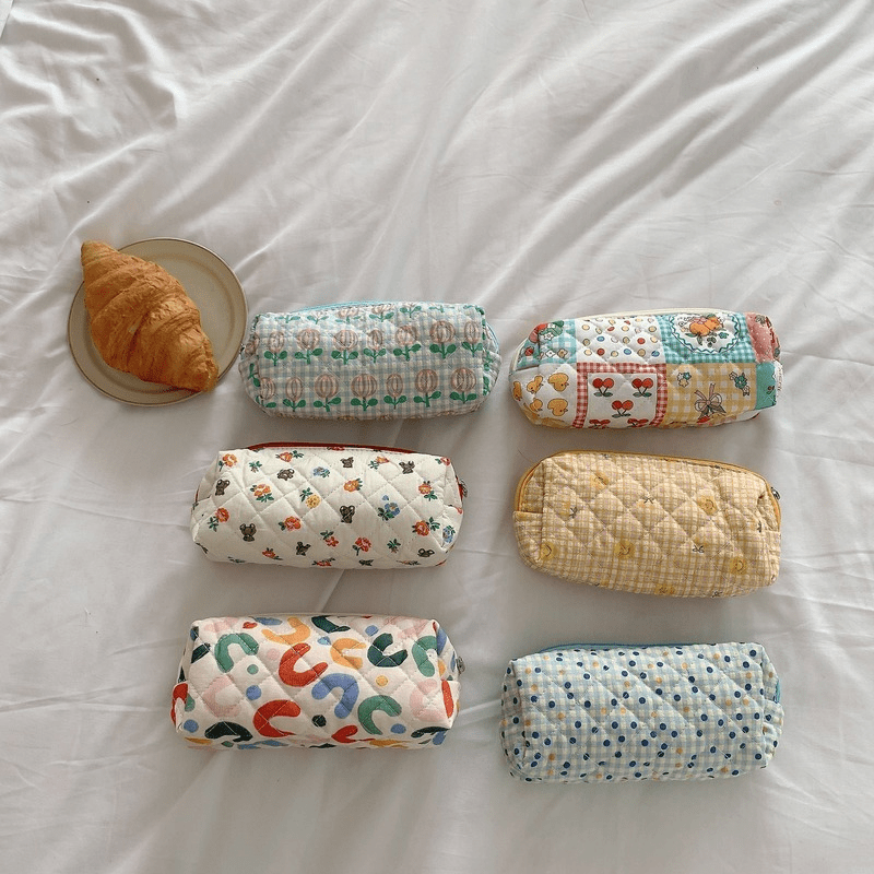 Stylish Floral Makeup Pouch - Travel Cosmetic Organizer for Women