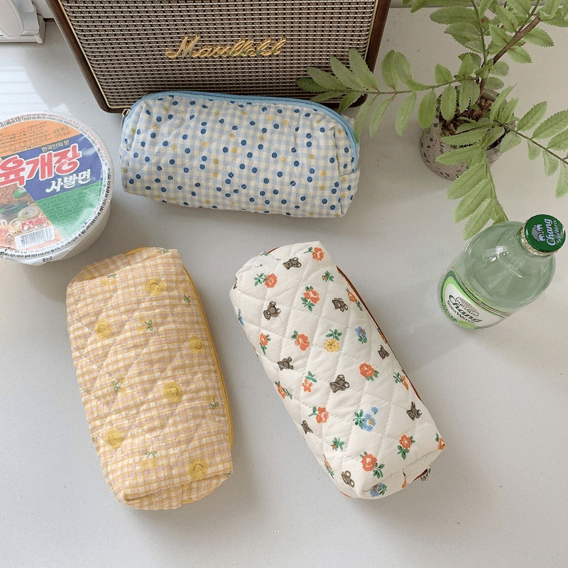 Stylish Floral Makeup Pouch - Travel Cosmetic Organizer for Women