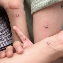 Waterproof Smiley Finger Tattoo Sticker - Removable & Temporary