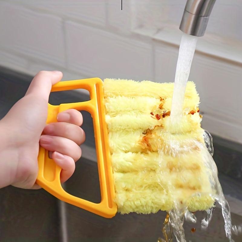 Mini Blinds Cleaning Brush with 7 Removable Microfiber Sleeves