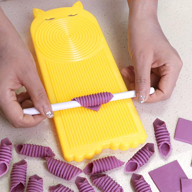 4pcs Rubbing Noodle Tool Hemp Noodle Cutter Fish Cat Ears Household Tool