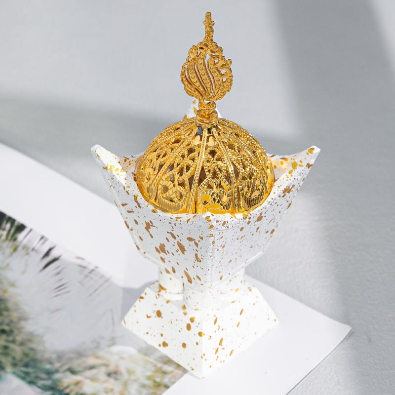 Middle East Modern Golden Candlestick Ornament