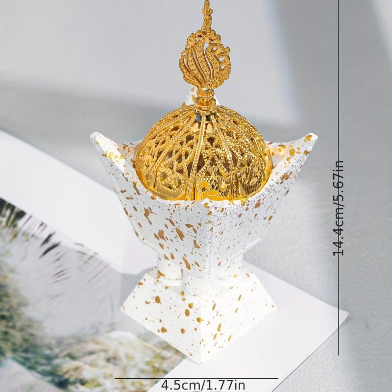 Middle East Modern Golden Candlestick Ornament