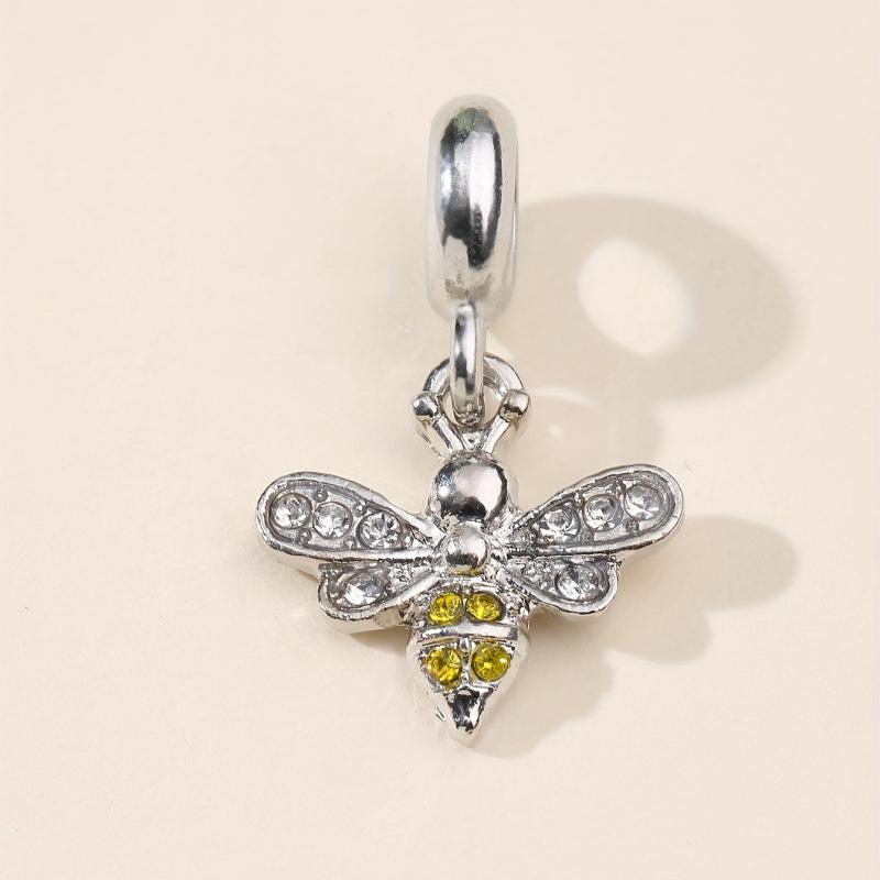 Lovely Silver Grey Bee Pendant DIY Vintage Alloy Insect Pendant