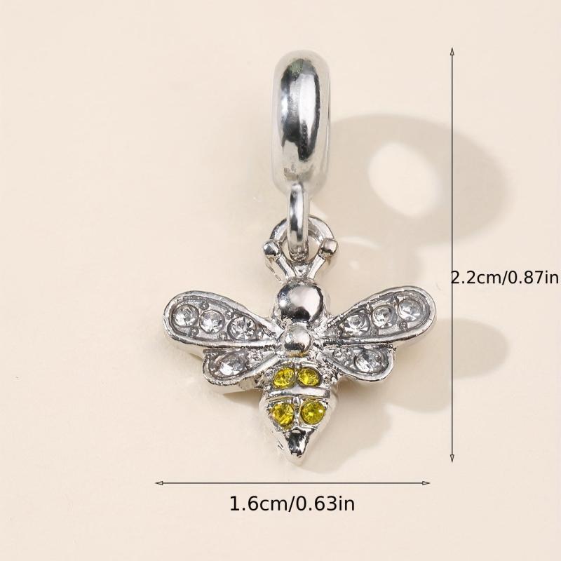 Lovely Silver Grey Bee Pendant DIY Vintage Alloy Insect Pendant