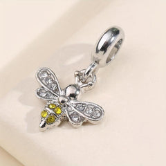 Lovely Silver Grey Bee Pendant DIY Vintage Alloy Insect Pendant