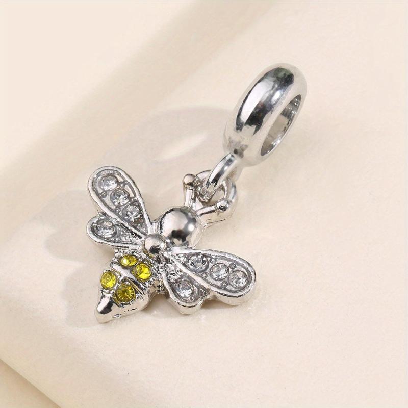 Lovely Silver Grey Bee Pendant DIY Vintage Alloy Insect Pendant