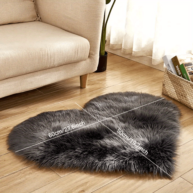 Heart Shaped Faux Sheepskin Fur Area Rug, Soft Fluffy Shag Rug for Girls Bedroom