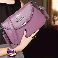 Metal Letter Decor Crossbody Bag Solid Shoulder Bag
