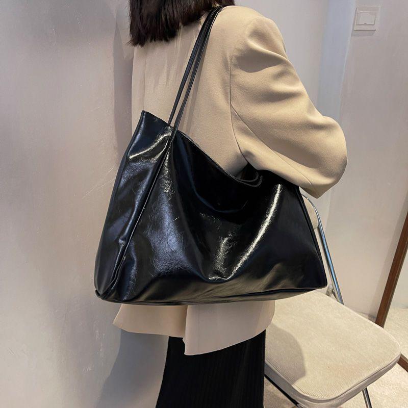 Large Capacity Lightweight Shoulder Bag for Work & Travel