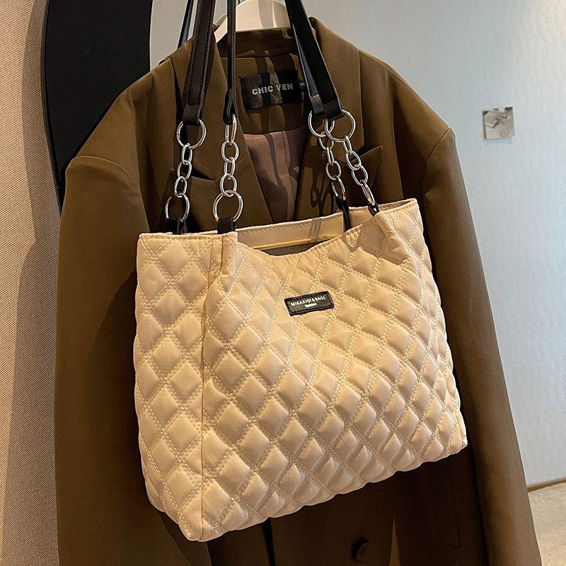 Women's Quilted Shoulder Bag Large Capacity Tote Bag for Commuting