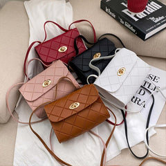 Women's Argyle Embossed Shoulder Bag Chain Strap Buckle Decor Crossbody Bag