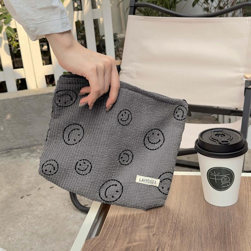 Smile Face Pattern Cosmetic Bag Large Patch Decor Makeup Bag