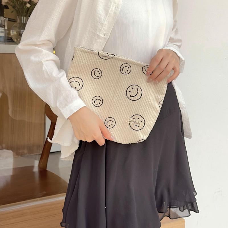 Smile Face Pattern Cosmetic Bag Large Patch Decor Makeup Bag