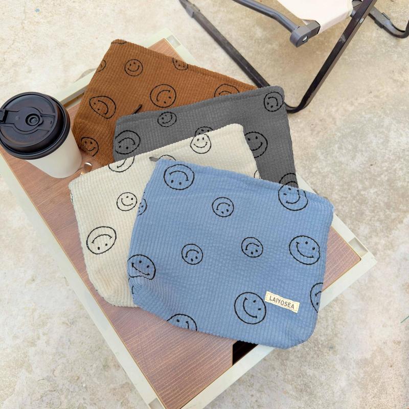 Smile Face Pattern Cosmetic Bag Large Patch Decor Makeup Bag