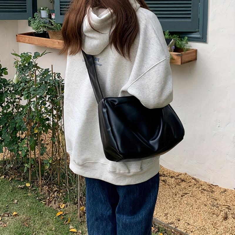 Women's Minimalist Shoulder Bag Zipper Underarm Bag
