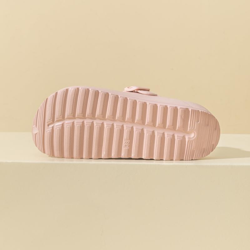 Women's Lightweight Closed Toe Slip On Clogs